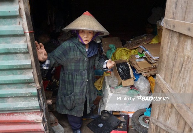 Cuộc đời bà lão 81 tuổi sống cô độc trong khu ‘ổ chuột’ dưới chân cầu Long Biên: ‘Tết đến người ta vui vầy bên con cháu còn tôi thì không’ - Ảnh 5.