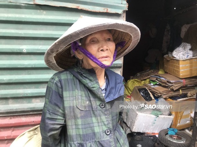 Cuộc đời bà lão 81 tuổi sống cô độc trong khu ‘ổ chuột’ dưới chân cầu Long Biên: ‘Tết đến người ta vui vầy bên con cháu còn tôi thì không’ - Ảnh 10.