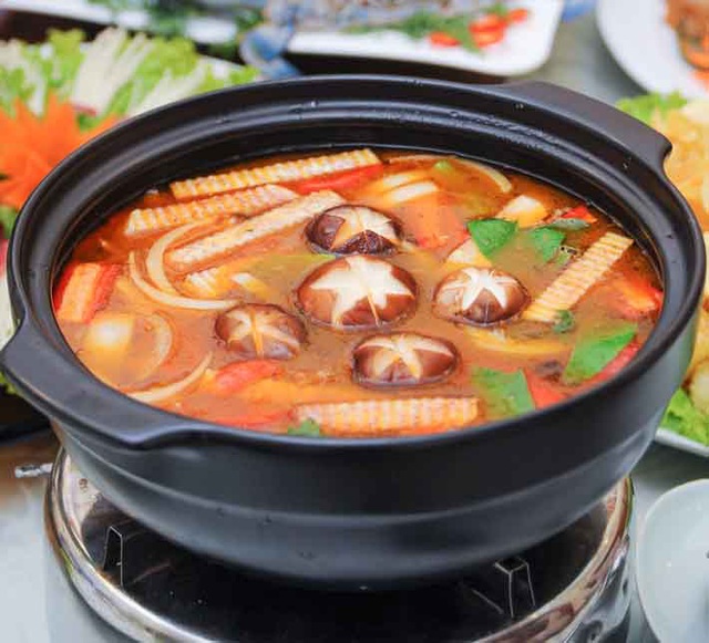 Mẹ Việt chiêu đãi gia đình món lẩu thái Tomyum ngon bất bại - Ảnh 2.