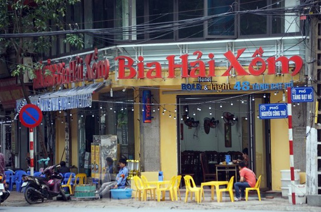 Nhiều quán nhậu ở Hà Nội giảm 70% khách tới uống bia, rượu - Ảnh 2.