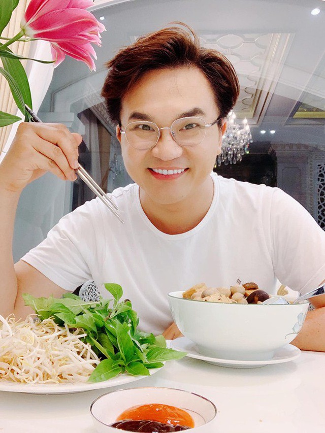 MC làm từ thiện nhiều nhất Việt Nam lên tiếng về tranh cãi ăn chay không được ăn hành tỏi - Ảnh 1.