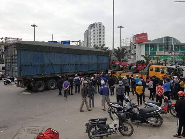 Tai nạn thương tâm: Người đàn ông nhặt ve chai bị xe ô tô cán tử vong - Ảnh 2.