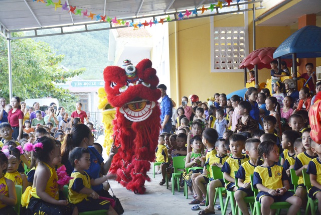 Sở Du lịch Quảng Bình mang Trung thu yêu thương đến trường mầm non xã Đồng Hóa. - Ảnh 3.