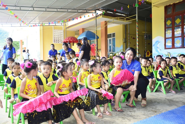 Sở Du lịch Quảng Bình mang Trung thu yêu thương đến trường mầm non xã Đồng Hóa. - Ảnh 5.