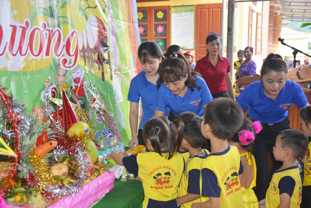 Sở Du lịch Quảng Bình mang Trung thu yêu thương đến trường mầm non xã Đồng Hóa. - Ảnh 6.