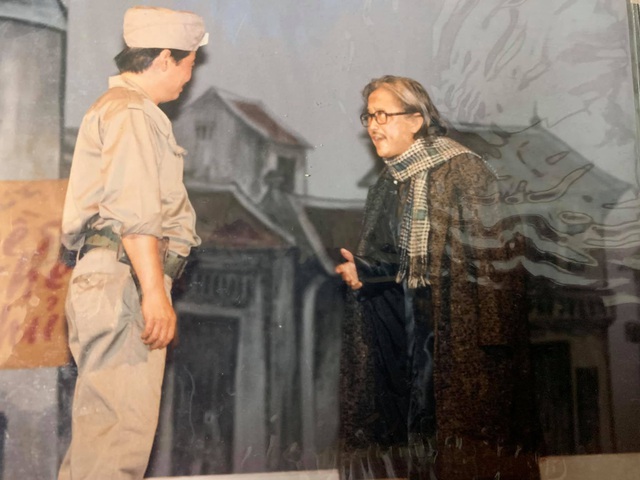 Ông trùm Trần Đức kỷ niệm Giải phóng thủ đô với loạt ảnh hoài niệm trong vở kịch Lưu Quang Vũ - Ảnh 5.