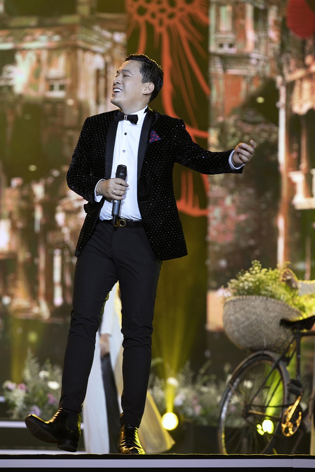 Kh&aacute;n giả t&ograve; m&ograve; Lam Trường - Đan Trường đ&atilde; n&oacute;i g&igrave; với nhau trong khoảnh khắc song ca lịch sử tr&ecirc;n s&acirc;n khấu HHVN, c&acirc;u trả lời của anh Hai g&acirc;y ng&atilde; ngửa - Ảnh 8.