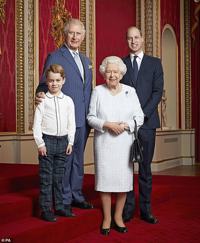 Đức vua tương lai George tỏ ra buồn bã khi xem phim cùng bố và lời nói của đứa trẻ mới lên 7 khiến Hoàng tử William phải suy nghĩ - Ảnh 3.