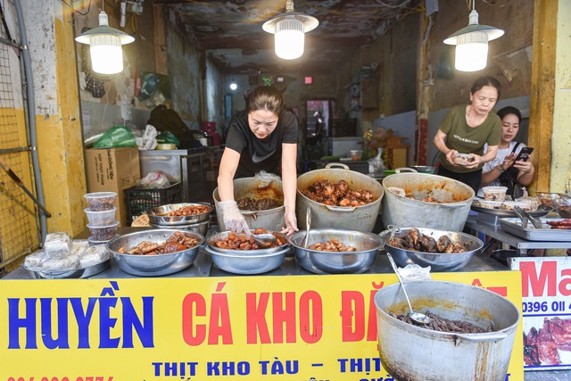 Bí mật quán cá kho phổ cổ Hà Nội, bà chủ bán 200kg cá mỗi ngày - Ảnh 5.