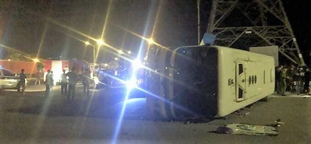 Quảng Ninh: Lật xe chở công nhân khiến 1 người tử vong, 10 người thương nặng - Ảnh 1.