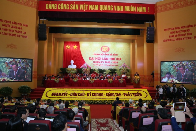 Ông Phạm Minh Chính chỉ đạo Đại hội Đảng bộ tỉnh Hà Tĩnh - Ảnh 2.