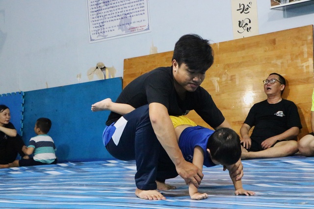 Gian nan hành trình tìm lại đôi chân cho trẻ em khuyết tật, chậm khả năng vận động của người võ sư Aikido - Ảnh 11.