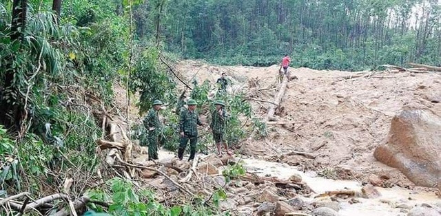 Bài thơ Gọi tìm đồng đội viết về 13 cán bộ, chiến sĩ gặp nạn trên đường đi cứu hộ thủy điện Rào Trăng 3 gây xúc động mạnh - Ảnh 3.