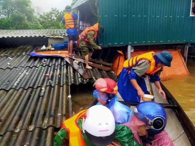 Lũ chồng lũ, hơn 34 ngàn nhà dân ở Quảng Bình bị ngập nặng - Ảnh 2.