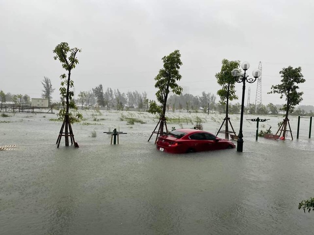 Hai ngày mưa lớn, TP Hà Tĩnh thất thủ - Ảnh 9.