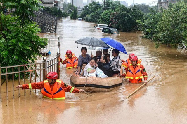 Bộ Y tế xuất cấp 4,2 triệu viên sát khuẩn nước cho 6 tỉnh, thành miền Trung bị lũ lụt - Ảnh 2.