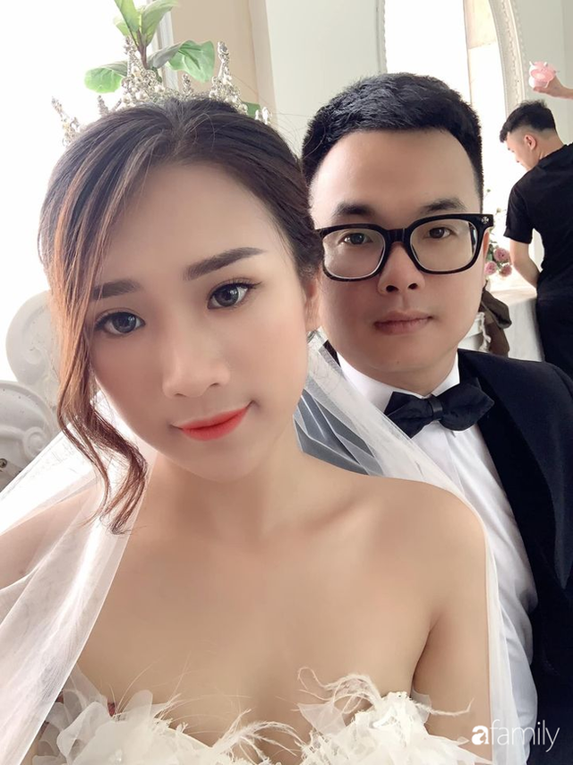 Yêu một tuần, cô gái đồng ý kết hôn cùng người hơn 14 tuổi - Ảnh 2. Yêu một tuần, cô gái đồng ý kết hôn cùng người hơn 14 tuổi - Ảnh 2.