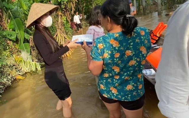 ĐBQH nói gì về việc ca sĩ Thủy Tiên huy động được hơn 100 tỷ đồng ủng hộ đồng bào miền Trung - Ảnh 4.