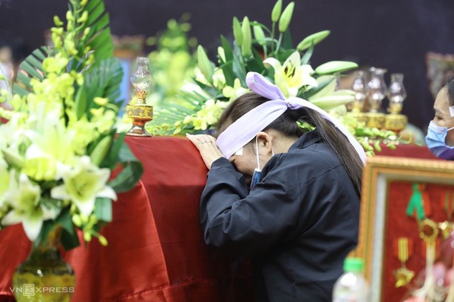 Hình ảnh xót xa trong lễ viếng 22 quân nhân Đoàn 337 hy sinh tại Quảng Trị - Ảnh 9.