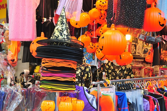 Qua Trung thu, phố Hàng Mã lại tất bật với lễ hội Halloween - Ảnh 5.