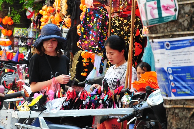 Qua Trung thu, phố Hàng Mã lại tất bật với lễ hội Halloween - Ảnh 7.