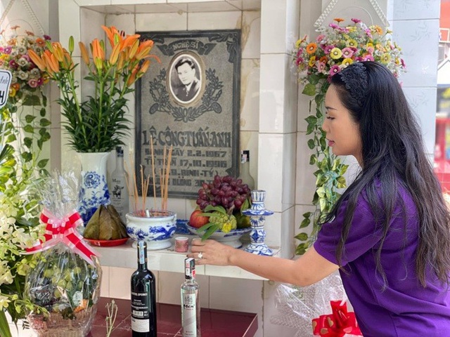 Phước Sang, Trịnh Kim Chi viếng mộ Lê Công Tuấn Anh - Ảnh 3.