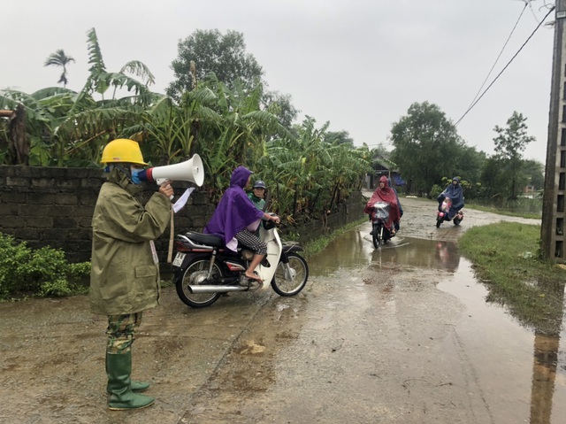 PC Hà Tĩnh: Nỗ lực cấp điện trở lại cho bà con nhân dân sau mưa lũ - Ảnh 9.