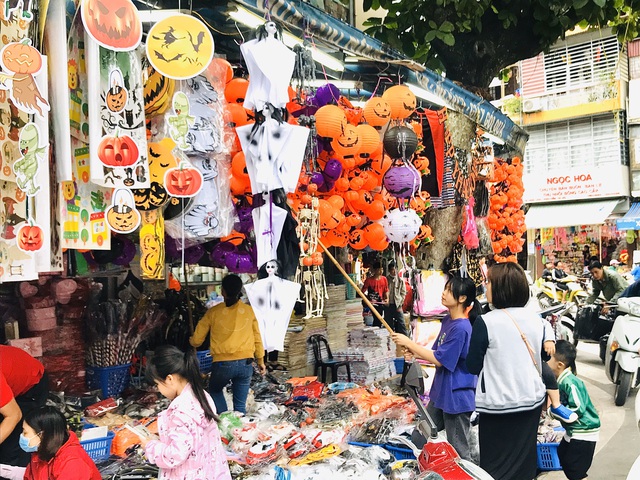 Phố Hàng Mã lại thay áo mới trước thềm Halloween - Ảnh 9.