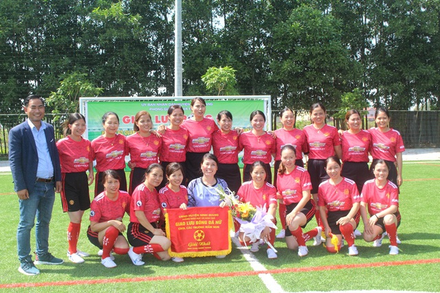 Về Hải Dương xem nữ hiệu trưởng, hiệu phó các trường mầm non huyện Ninh Giang đá bóng - Ảnh 28.