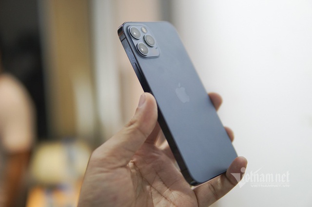 Trên tay iPhone 12 Pro tại Việt Nam: Bản màu xanh tuyệt đẹp - Ảnh 4.
