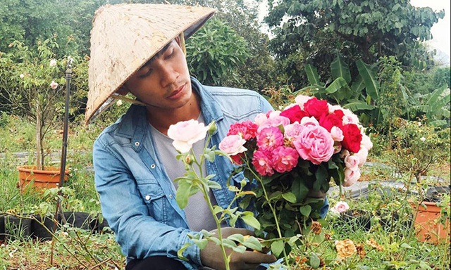 Chàng trai 24 tuổi một mình gầy dựng trại hoa hồng - Ảnh 2.