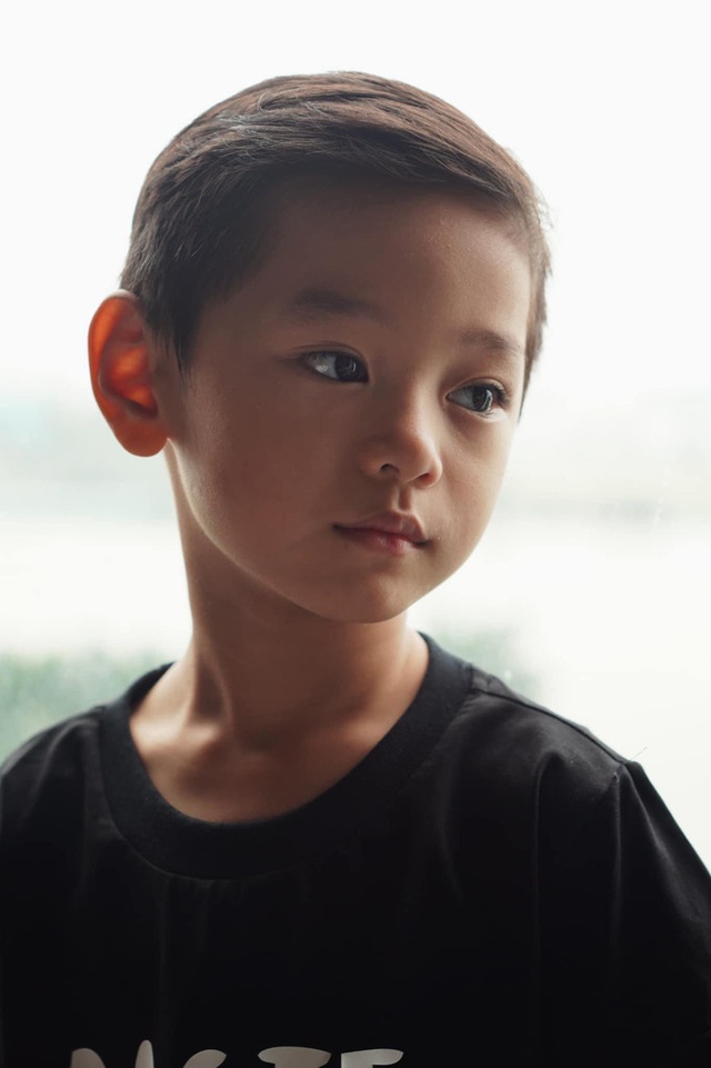 Con trai Trà My Idol gây sốt mạng xã hội vì vẻ ngoài nam thần dù mới 6 tuổi - Ảnh 2.