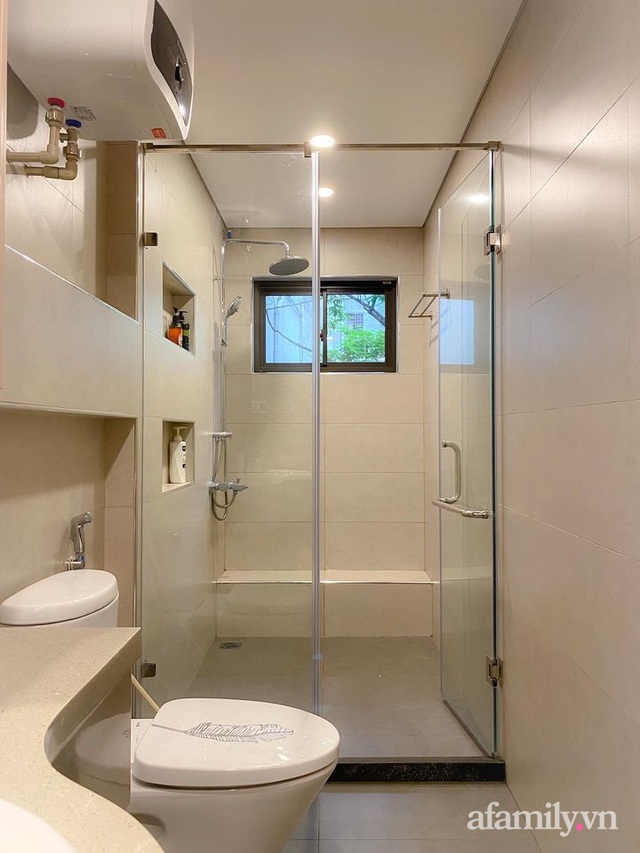 Học người Nhật cách thiết kế phòng tắm tối giản, gia đình Hà Nội lắp đặt không gian hiện đại chi phí chưa tới 18 triệu đồng - Ảnh 1.