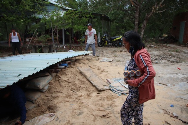  Người dân Quảng Nam đào hầm tránh bão số 9  - Ảnh 14.