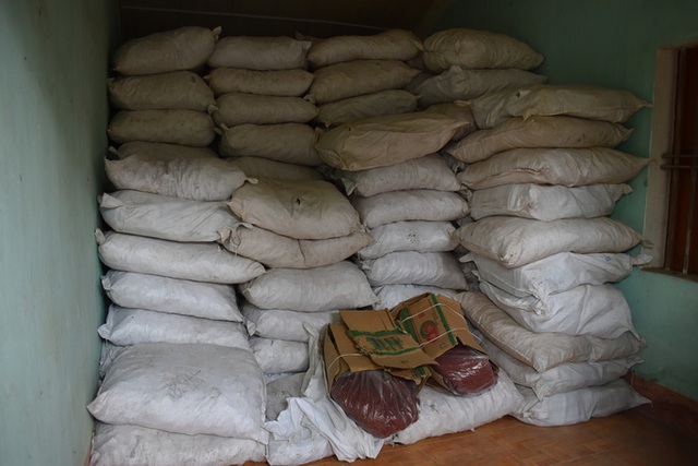 Công an điều tra vụ 13 tấn nguyên liệu thuốc đông y nghi nhập lậu từ Trung Quốc - Ảnh 1.
