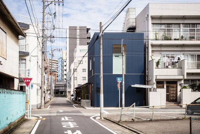 Căn nhà phố nhỏ xinh ở Nhật Bản được mệnh danh là thiên đường của sự tối giản - Ảnh 1.