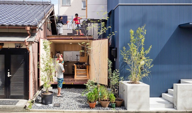 Căn nhà phố nhỏ xinh ở Nhật Bản được mệnh danh là thiên đường của sự tối giản - Ảnh 2.