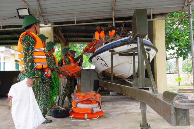 Tìm 26 ngư dân mất tích: Sẵn sàng huy động thêm tàu, máy bay  - Ảnh 1.