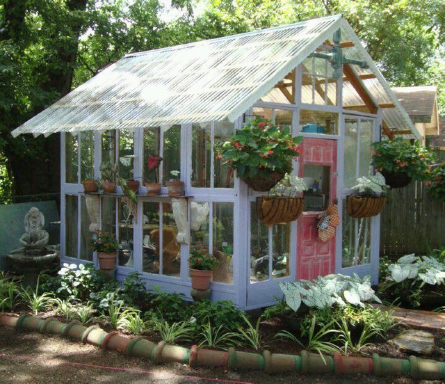 Ý tưởng dựng nhà kính trồng rau trong vườn, vừa có rau ăn vừa trang trí vườn đẹp như cổ tích - Ảnh 18.