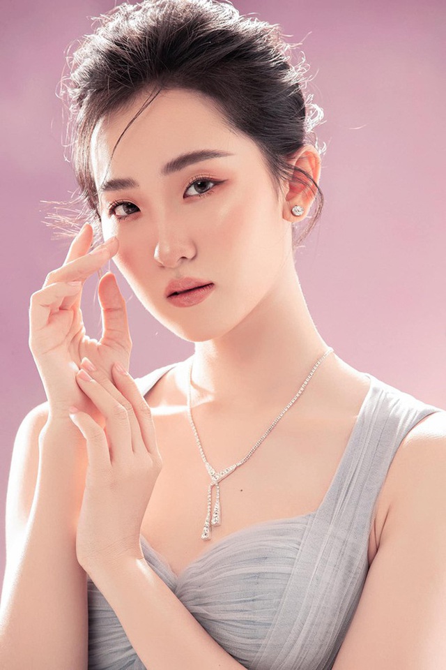  Vẻ gợi cảm, cuốn hút của người đẹp xin rút khỏi Hoa hậu Việt Nam 2020 - Ảnh 4.