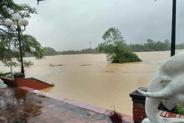 Nghệ An: Bốn người chết, mất tích do mưa lũ, nhiều trường cho học sinh nghỉ học - Ảnh 3.