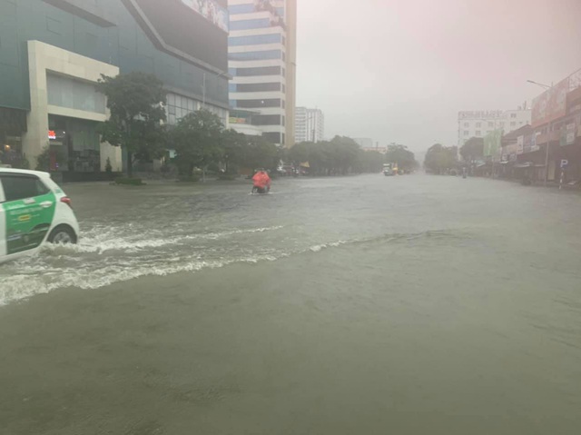 Nghệ An: Mưa lớn cộng với thủy điện xả lũ, dân chạy lụt trong đêm - Ảnh 8.