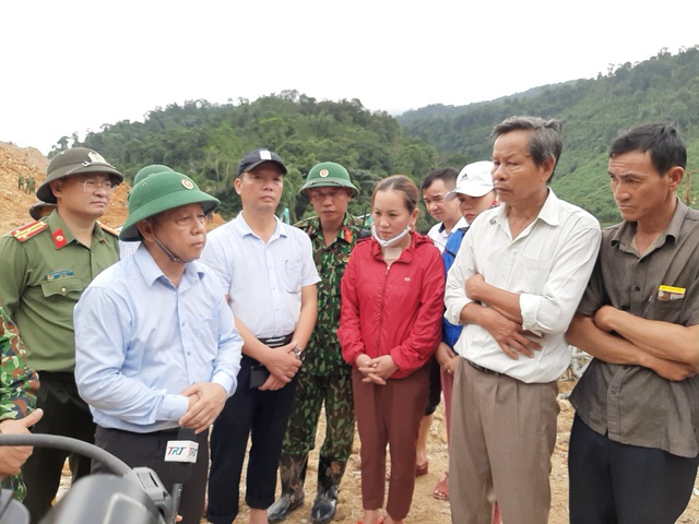 Cứu hộ ở Rào Trăng 3: Huy động tổng lực tìm kiếm, cho người nhà nạn nhân vào hiện trường - Ảnh 3.