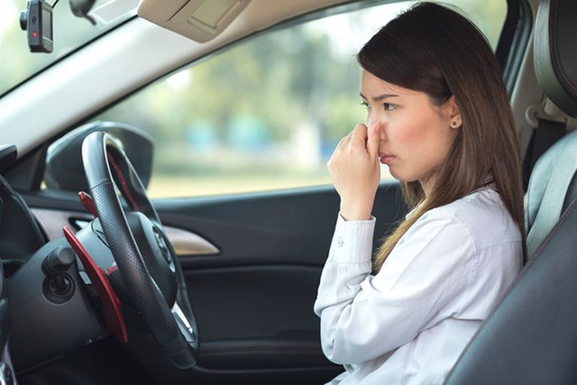Dùng nước hoa trong ô tô để khử mùi nhất định bạn phải biết điều này - Ảnh 2.