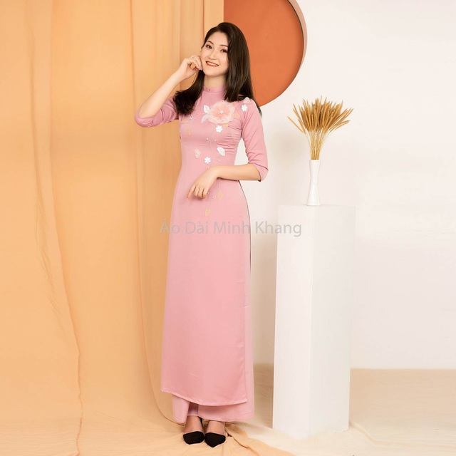 Top các mẫu áo dài đẹp và mới nhất năm 2020 của thương hiệu Minh Khang - Ảnh 1.