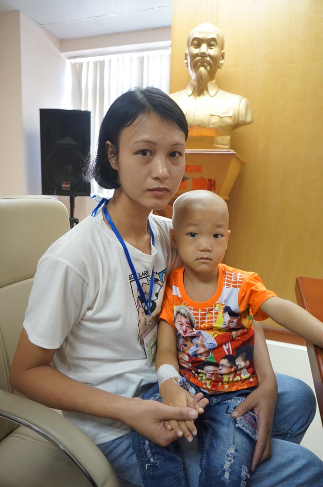 Hơn 37 triệu đồng đến với bé trai 3 tuổi bị u nguyên bào thần kinh - Ảnh 2.