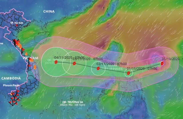 Siêu bão Goni giảm cấp khi vào Biển Đông, Đà Nẵng - Quảng Ngãi mưa lớn - Ảnh 1.