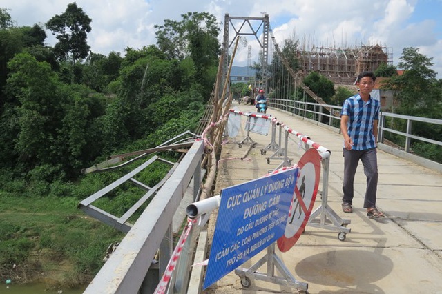 Cận cảnh vụ tai nạn trên cầu chợ Chùa khiến 5 người tử vong ở Nghệ An - Ảnh 2.