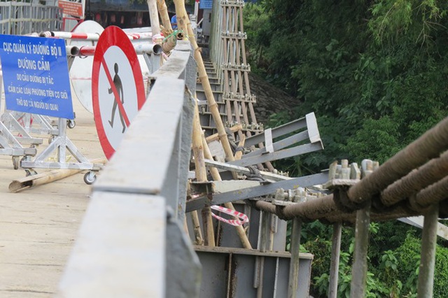 Cận cảnh vụ tai nạn trên cầu chợ Chùa khiến 5 người tử vong ở Nghệ An - Ảnh 4.