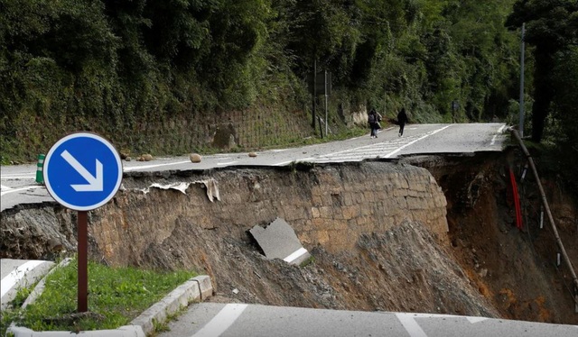 Phát hiện 7 thi thể ở Italy và Pháp sau trận bão lớn - Ảnh 8.